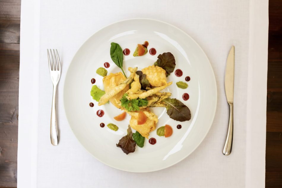 
Fresh fish every day, grilled, salt-baked or oven-roasted, carefully selected by our chef.